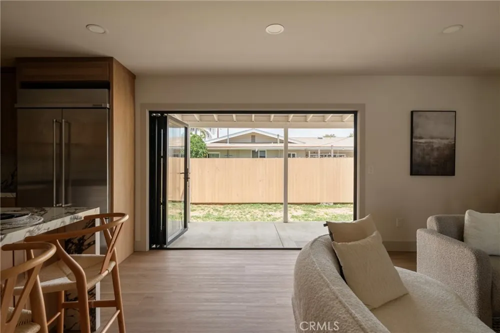 6829 E Parapet Long Beach, CA 90808