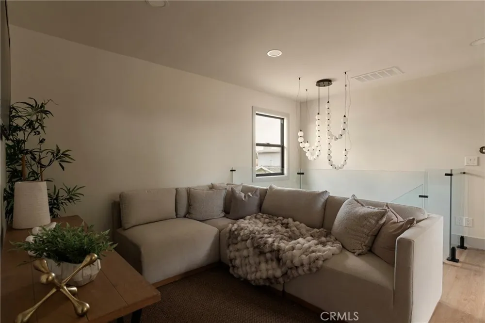 6829 E Parapet Long Beach, CA 90808