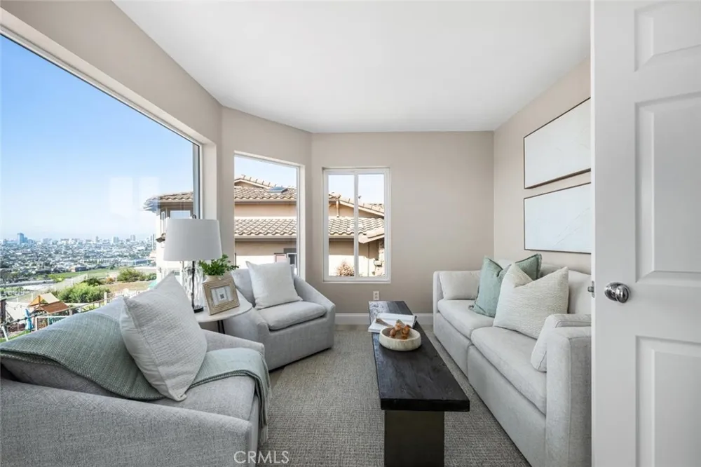 2212 Sea Ridge Signal Hill, CA 90755