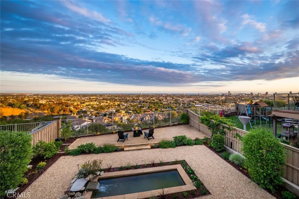 2212 Sea Ridge Signal Hill, CA 90755