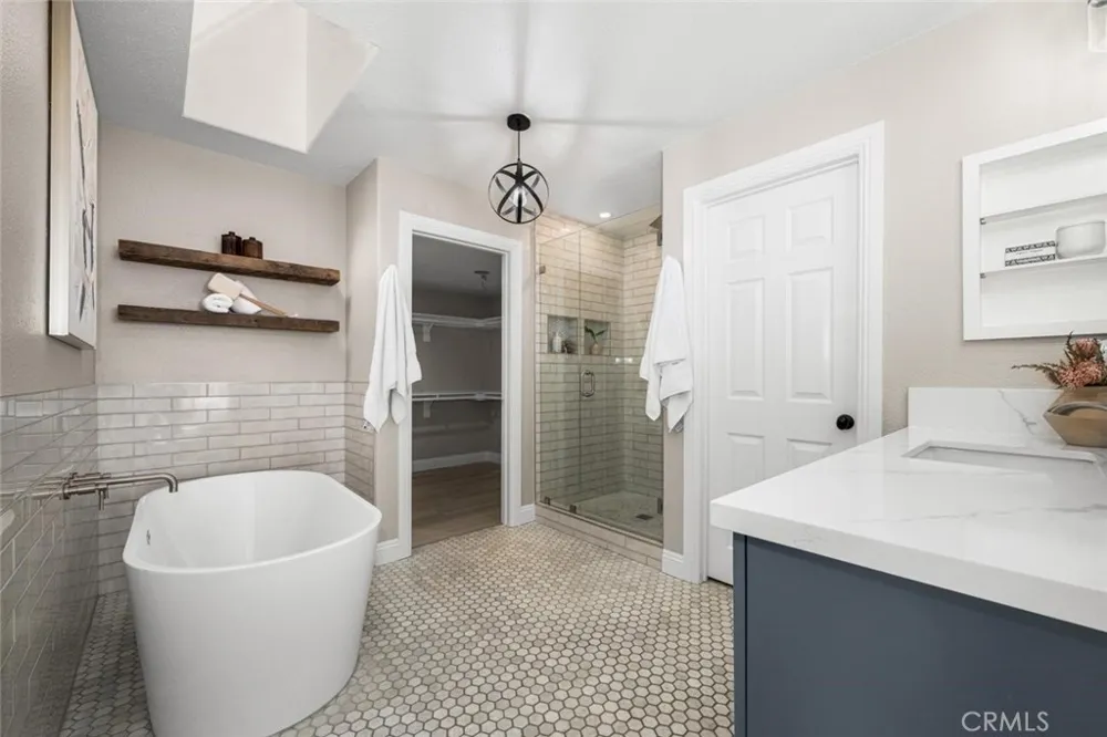 2212 Sea Ridge Signal Hill, CA 90755