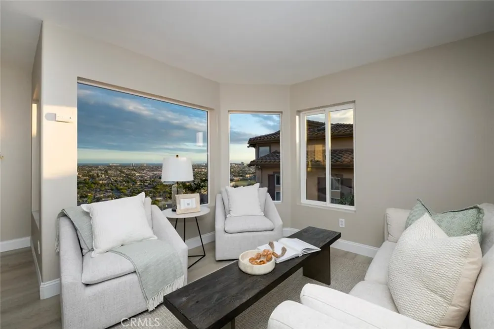 2212 Sea Ridge Signal Hill, CA 90755