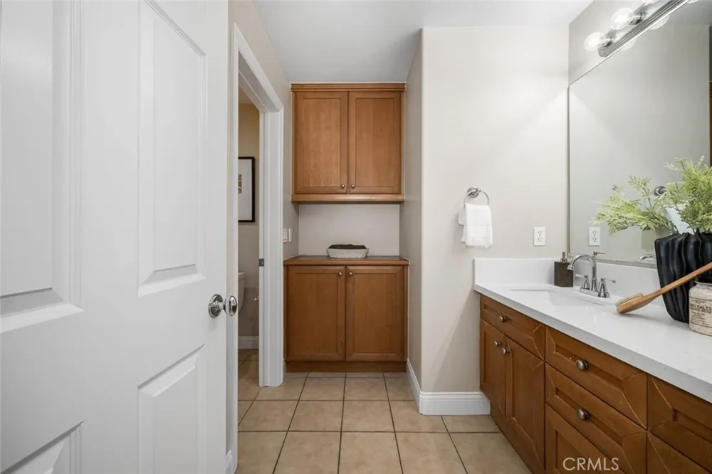 2212 Sea Ridge Signal Hill, CA 90755