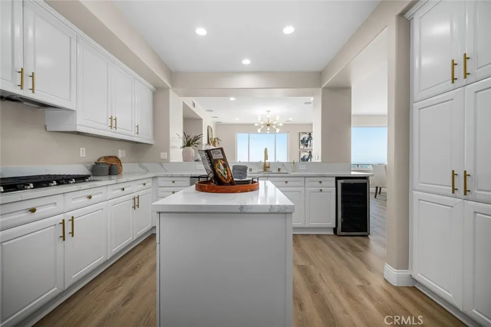 2212 Sea Ridge Signal Hill, CA 90755