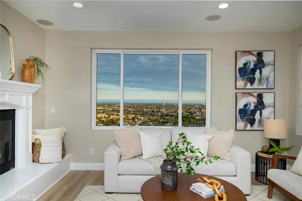 2212 Sea Ridge Signal Hill, CA 90755