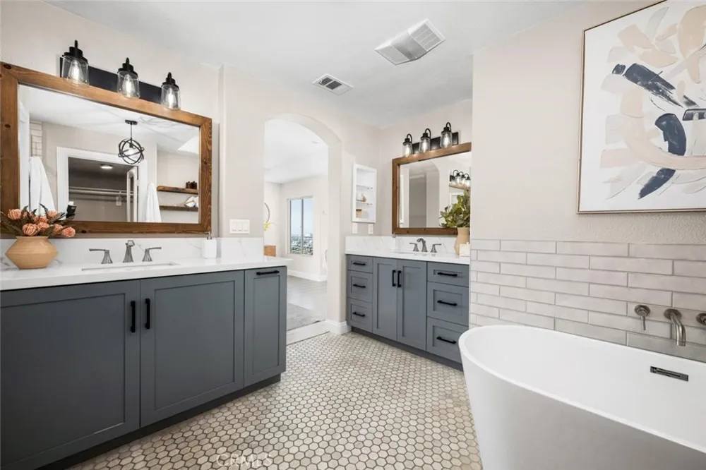 2212 Sea Ridge Signal Hill, CA 90755
