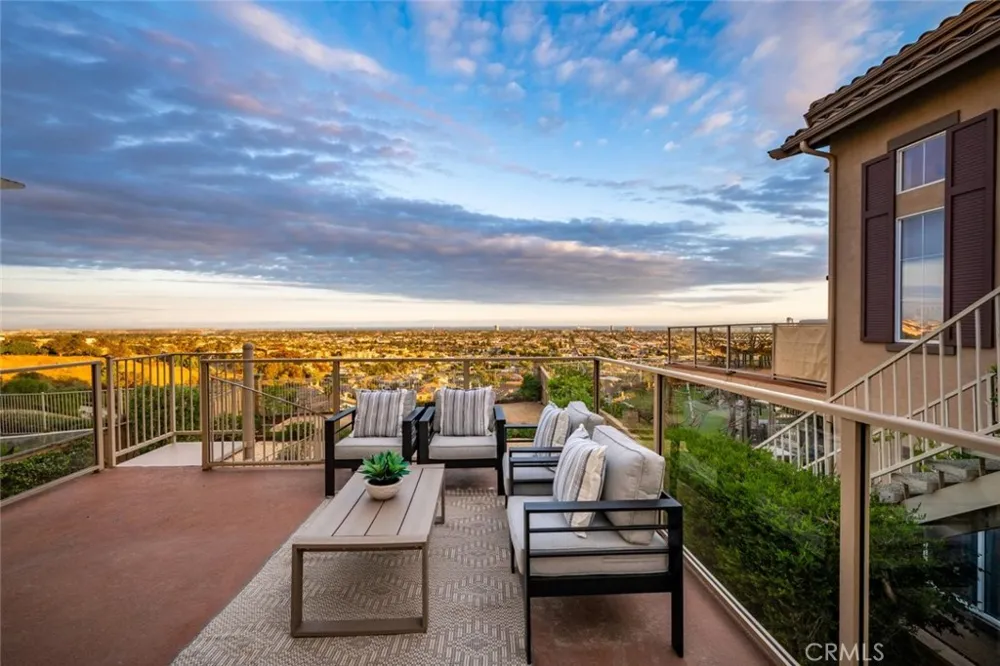 2212 Sea Ridge Signal Hill, CA 90755