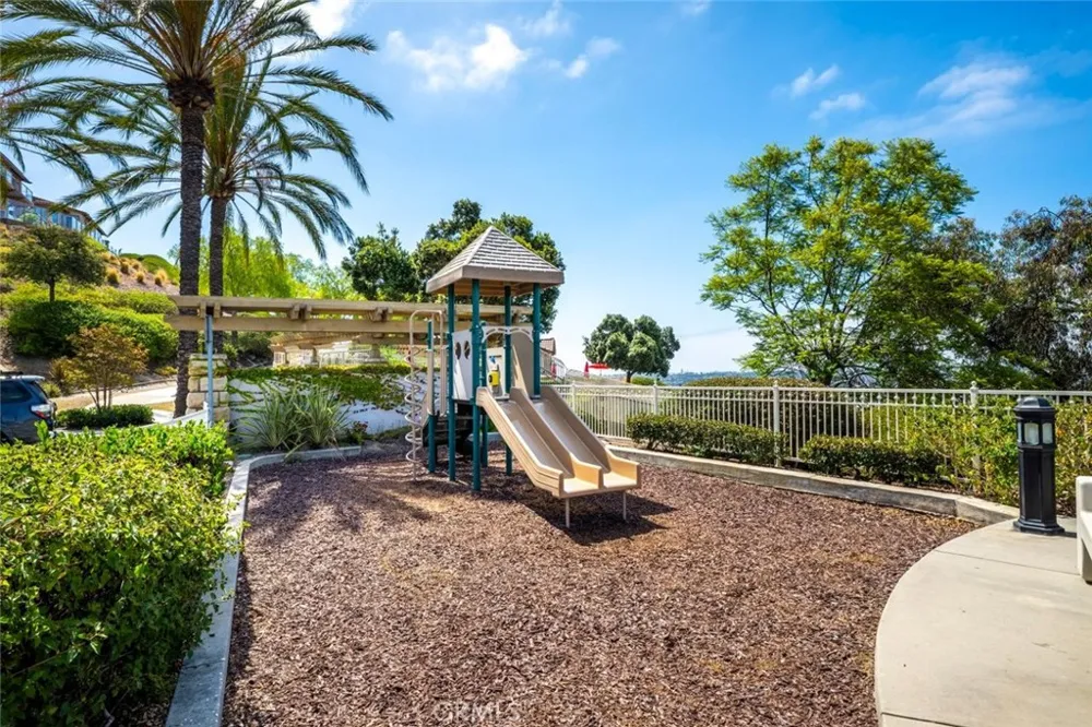 2212 Sea Ridge Signal Hill, CA 90755