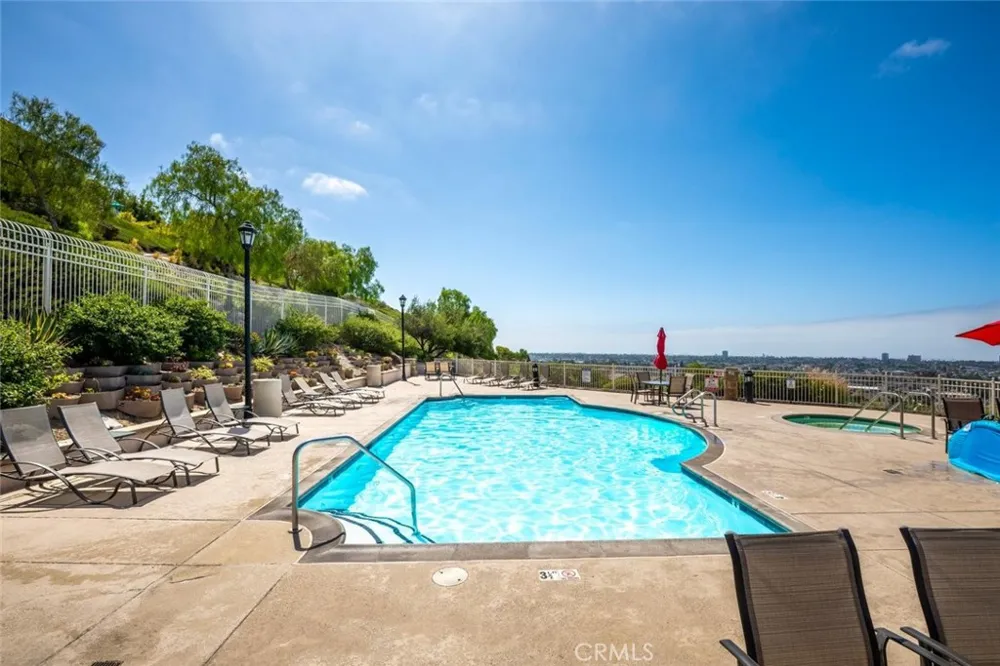 2212 Sea Ridge Signal Hill, CA 90755