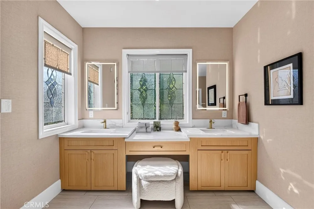 2585 Sunflower Fullerton, CA 92835