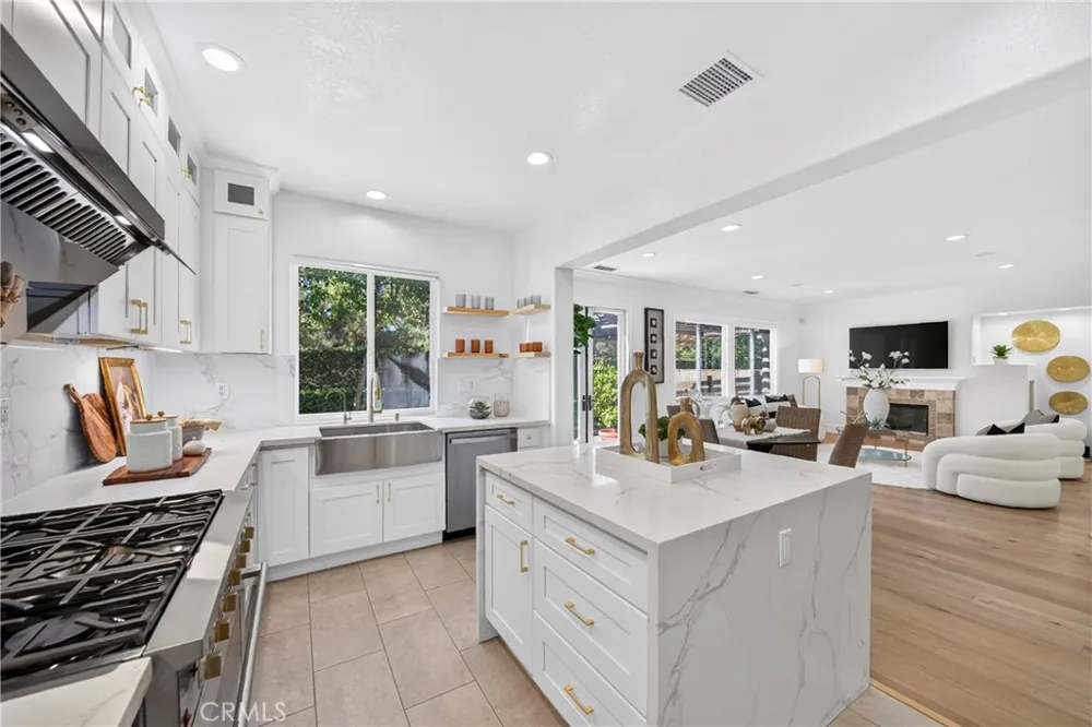2585 Sunflower Fullerton, CA 92835