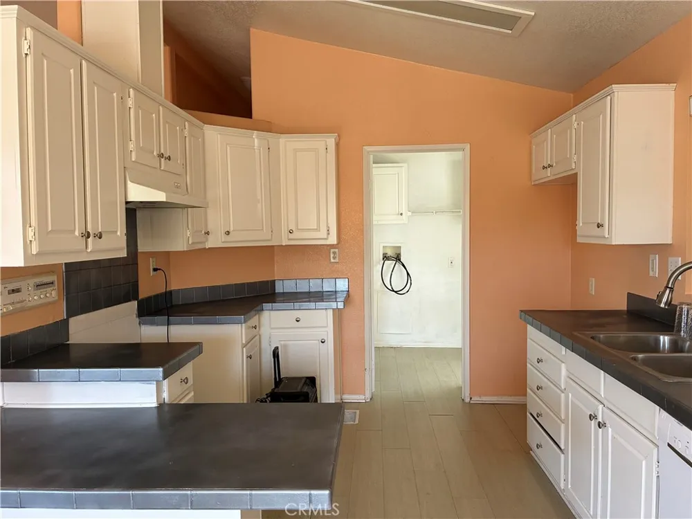 4901 Green River #309 Corona, CA 92878