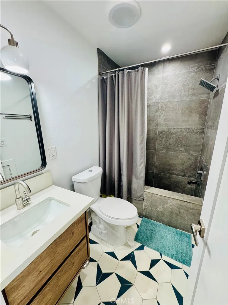 711 Pacific Coast #206 Huntington Beach, CA 92648
