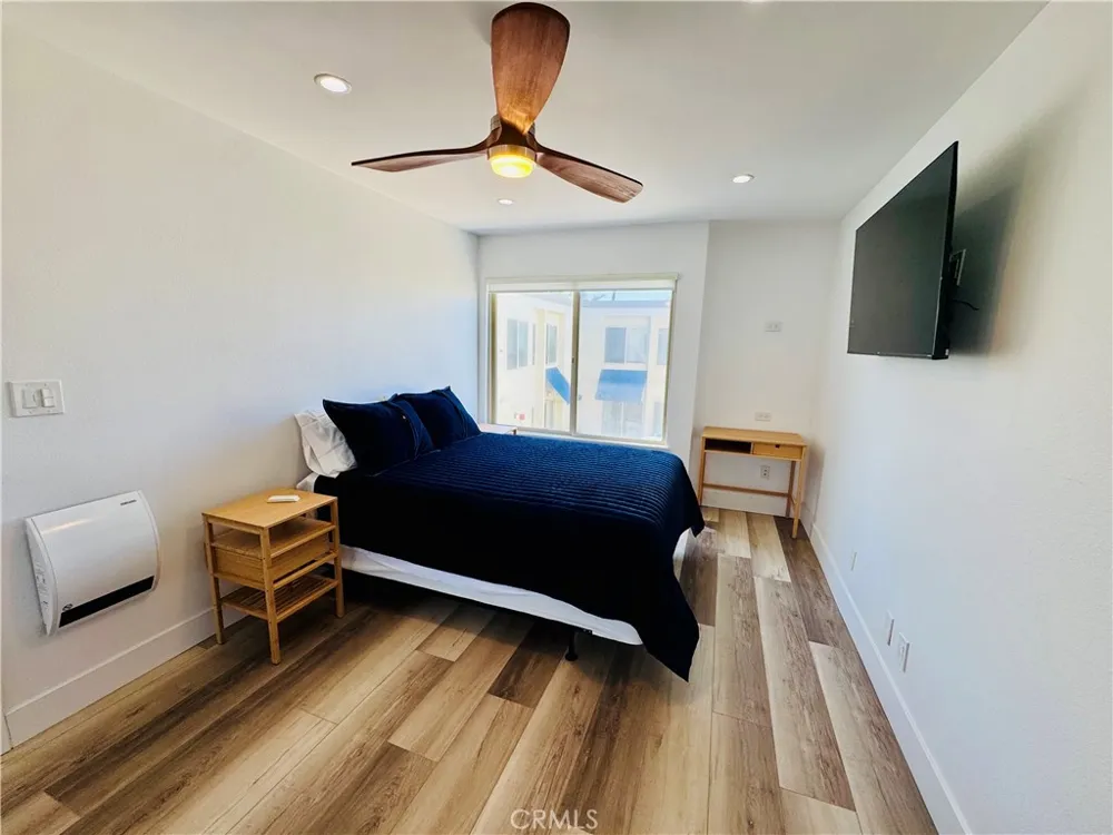711 Pacific Coast #206 Huntington Beach, CA 92648