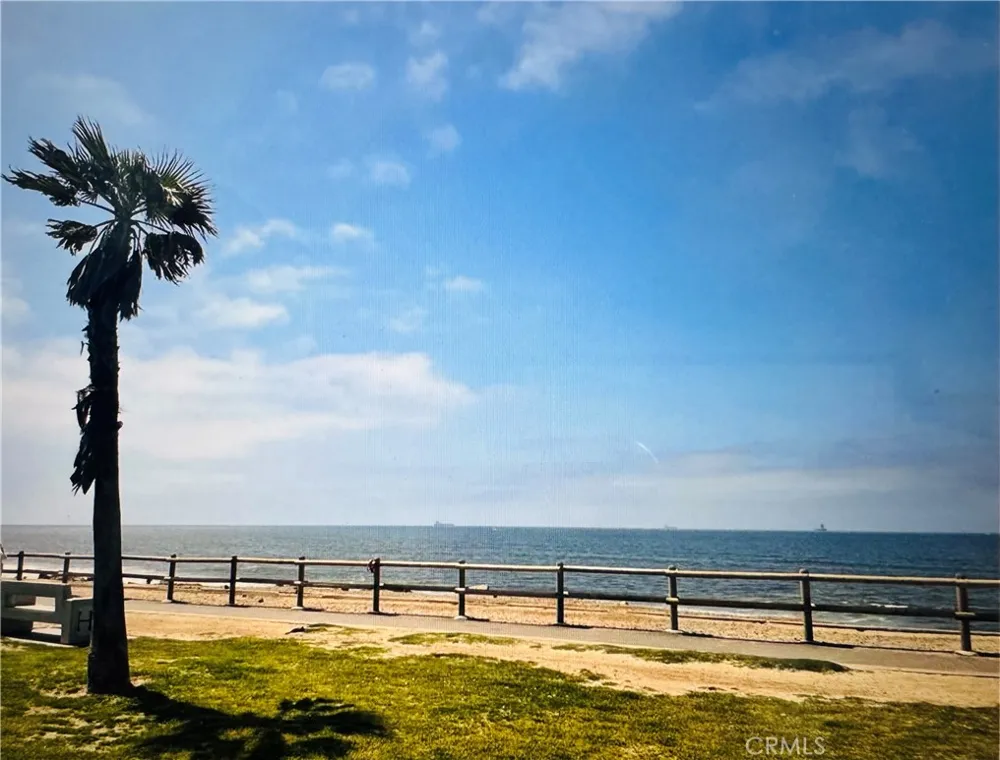 711 Pacific Coast #206 Huntington Beach, CA 92648