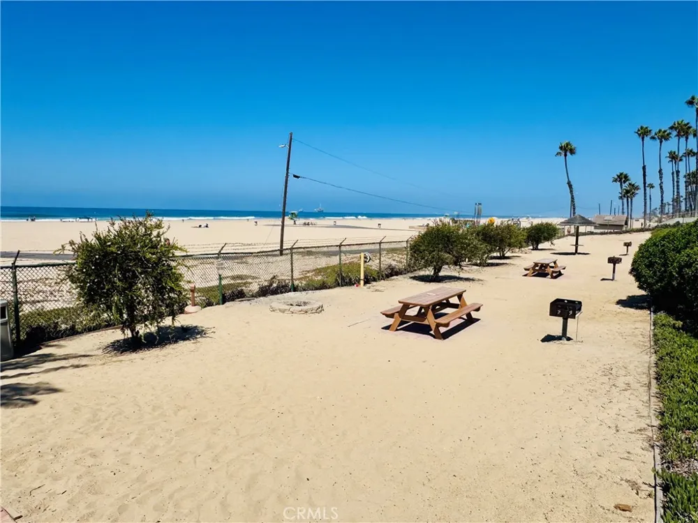 711 Pacific Coast #206 Huntington Beach, CA 92648