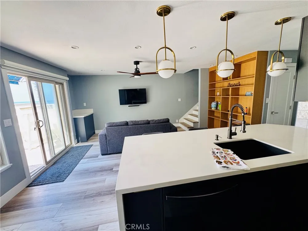 711 Pacific Coast #206 Huntington Beach, CA 92648