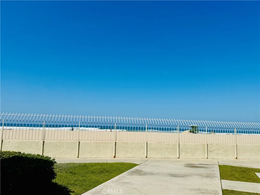 711 Pacific Coast #206 Huntington Beach, CA 92648