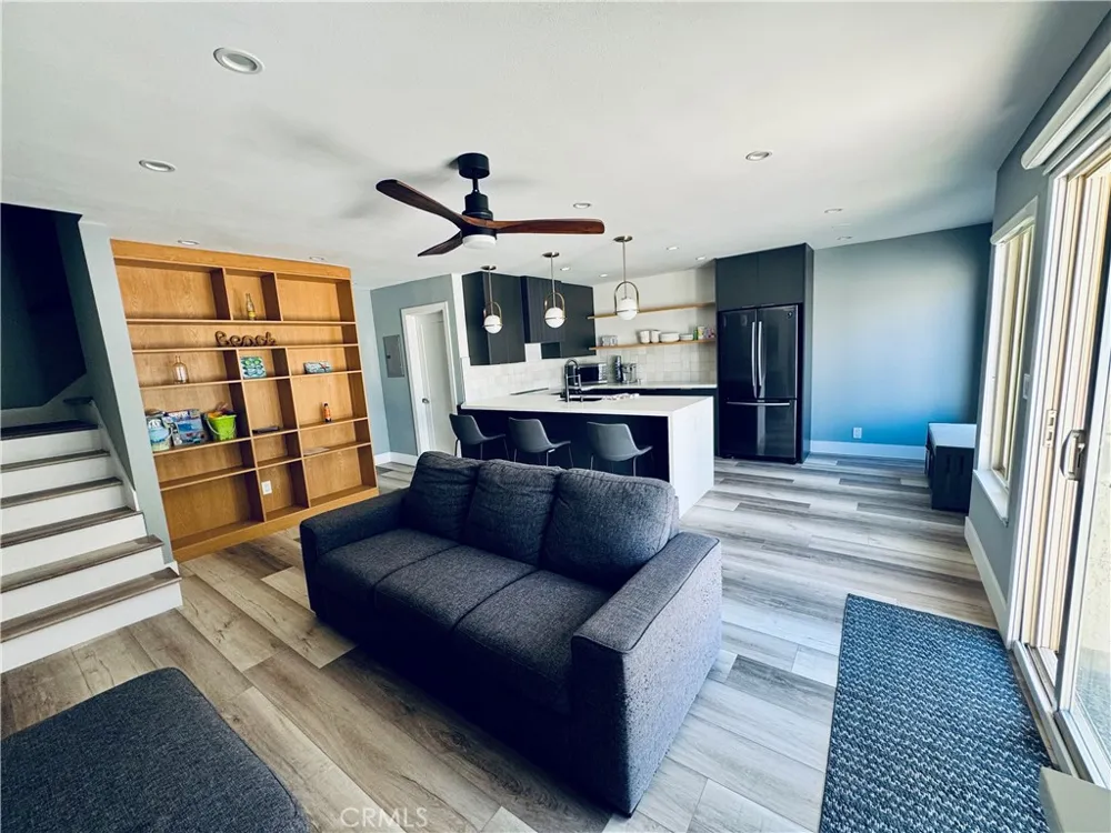 711 Pacific Coast #206 Huntington Beach, CA 92648