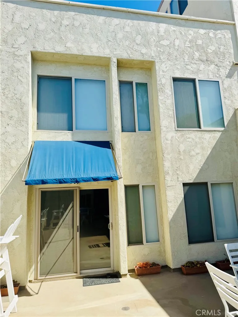 711 Pacific Coast #206 Huntington Beach, CA 92648