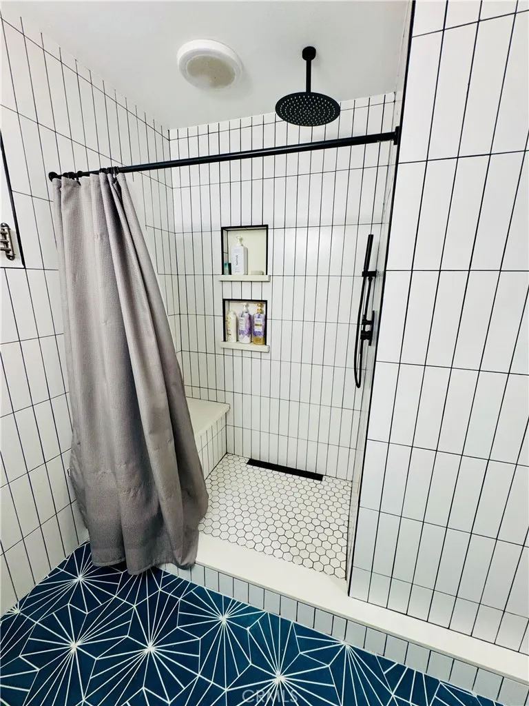 711 Pacific Coast #206 Huntington Beach, CA 92648