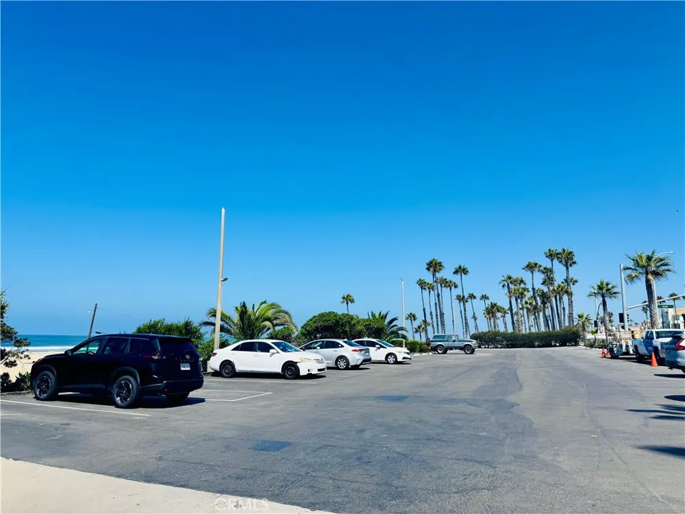 711 Pacific Coast #206 Huntington Beach, CA 92648