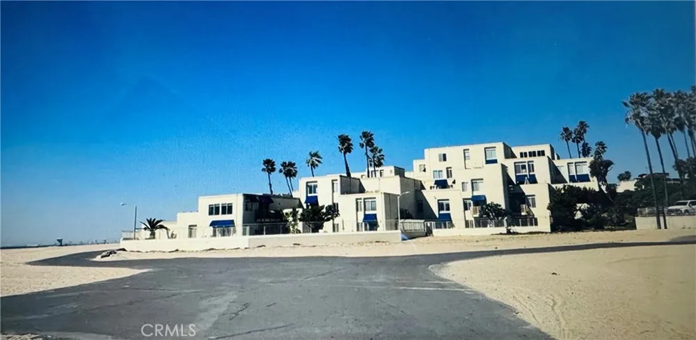711 Pacific Coast #206 Huntington Beach, CA 92648