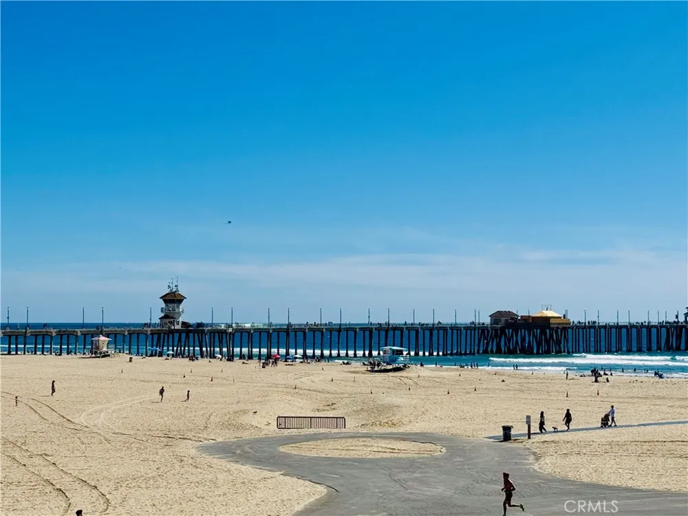 711 Pacific Coast #206 Huntington Beach, CA 92648