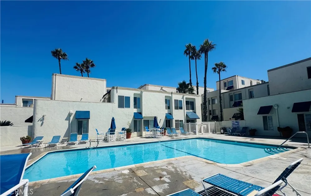 711 Pacific Coast #206 Huntington Beach, CA 92648