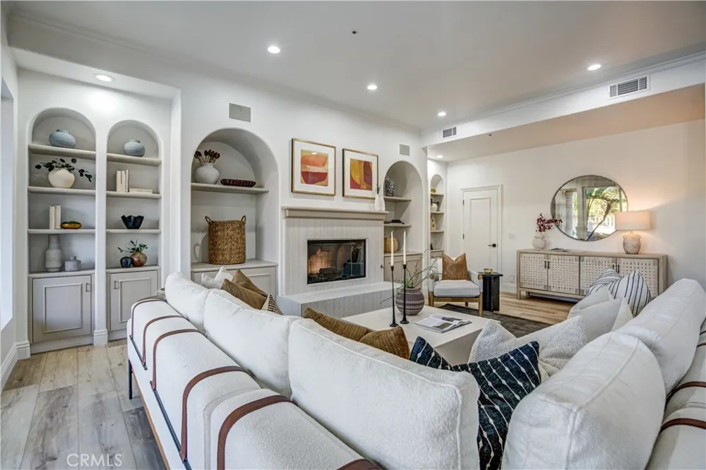 27612 Fargo Laguna Hills, CA 92653