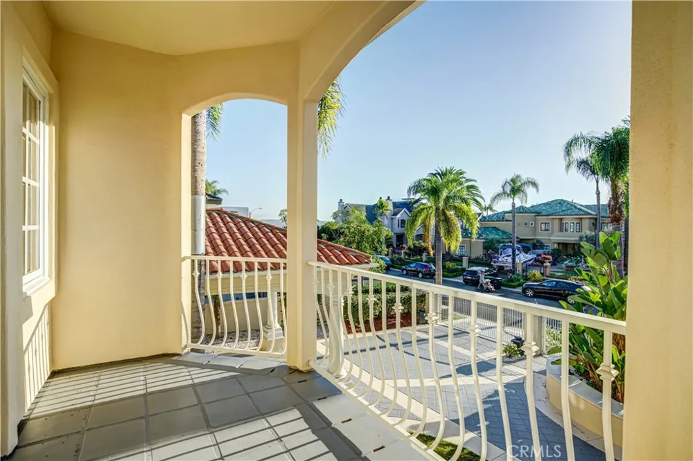 27612 Fargo Laguna Hills, CA 92653