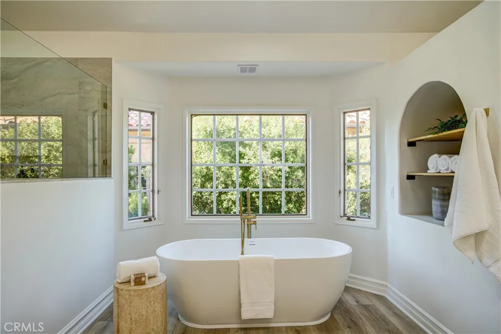 27612 Fargo Laguna Hills, CA 92653