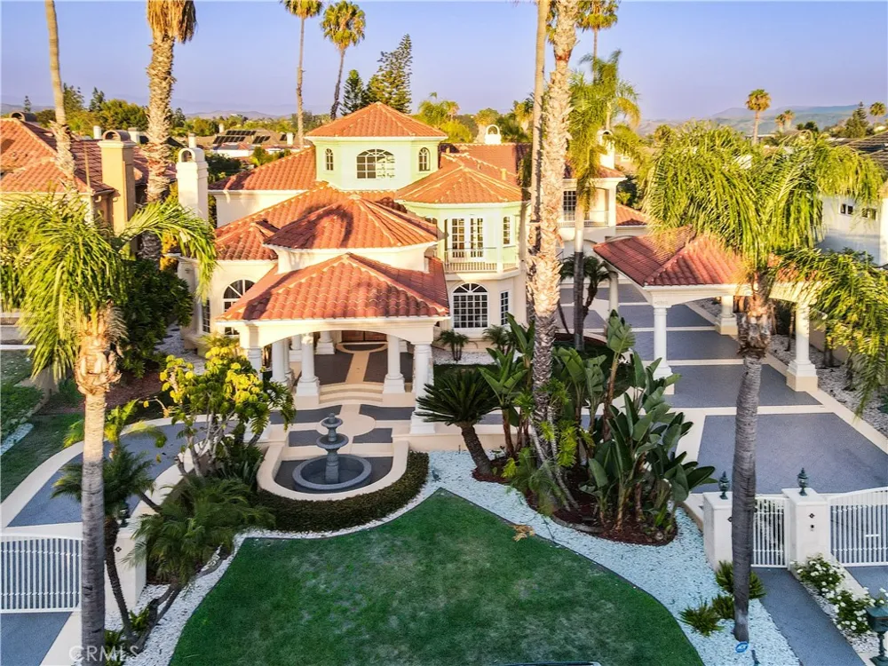 27612 Fargo Laguna Hills, CA 92653