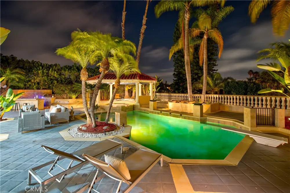 27612 Fargo Laguna Hills, CA 92653