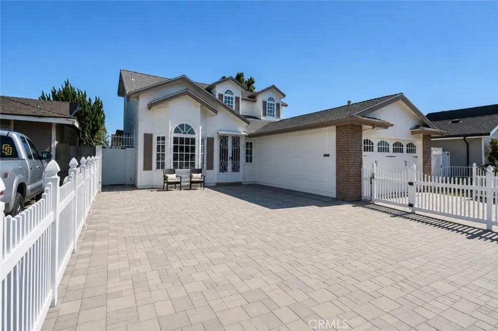 4556 Guava Seal Beach, CA 90740