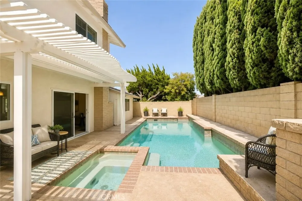 4556 Guava Seal Beach, CA 90740