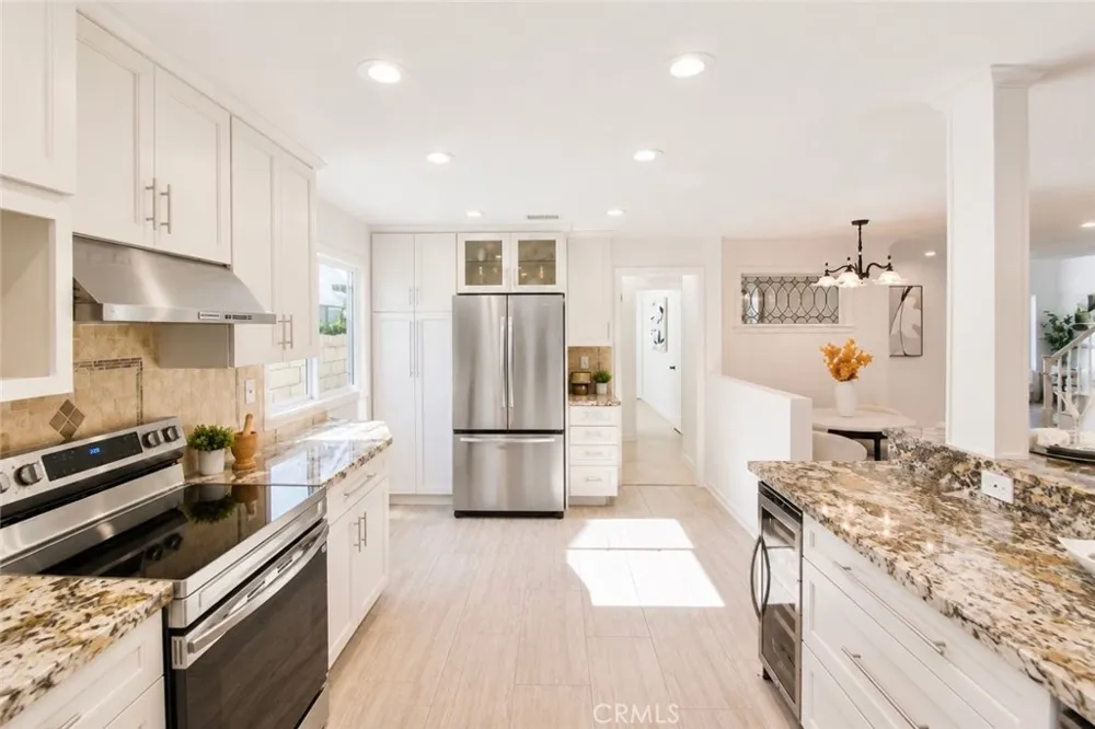 4556 Guava Seal Beach, CA 90740