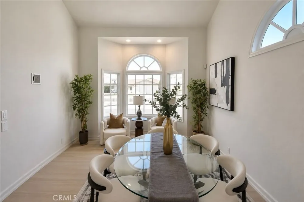 4556 Guava Seal Beach, CA 90740