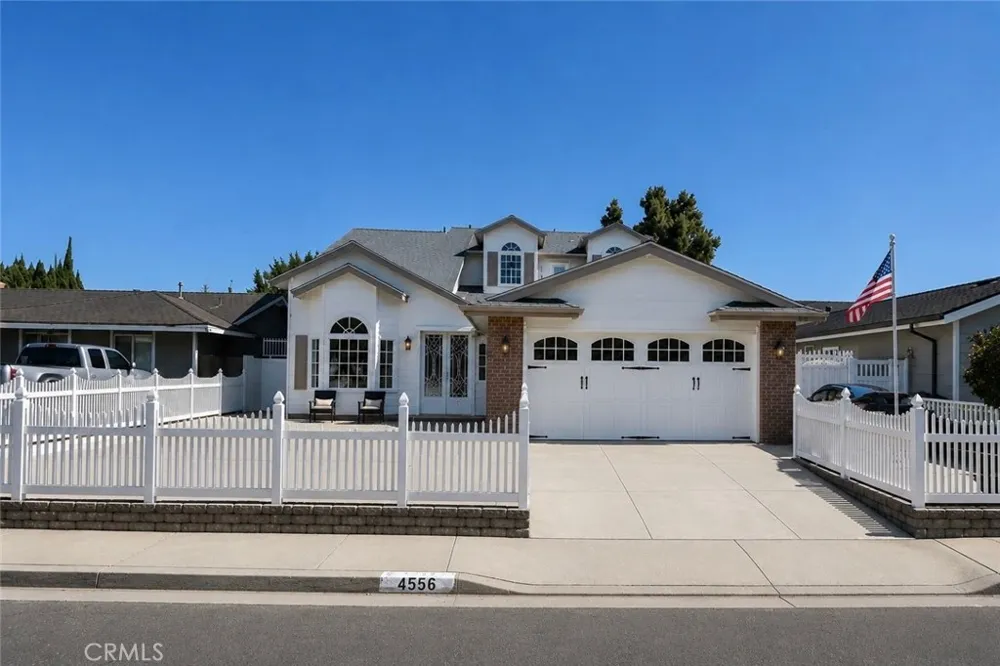 4556 Guava Seal Beach, CA 90740
