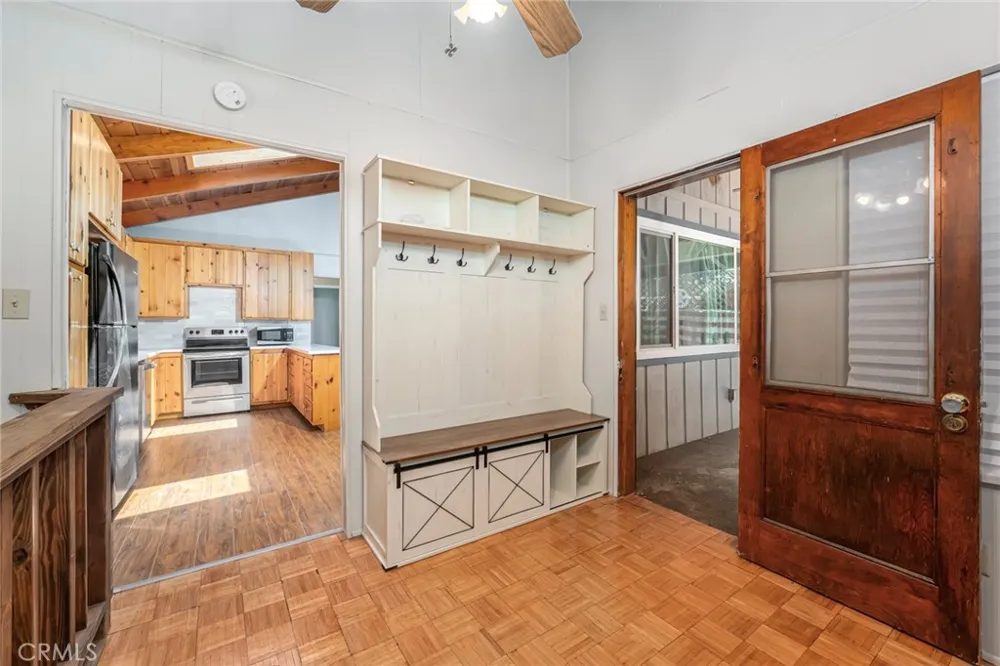 771 Woodland Crestline, CA 92325