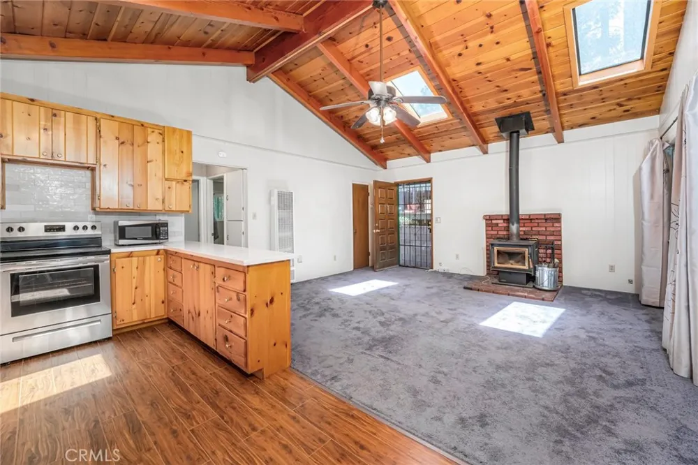 771 Woodland Crestline, CA 92325