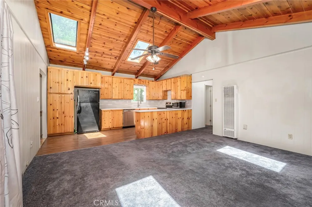 771 Woodland Crestline, CA 92325