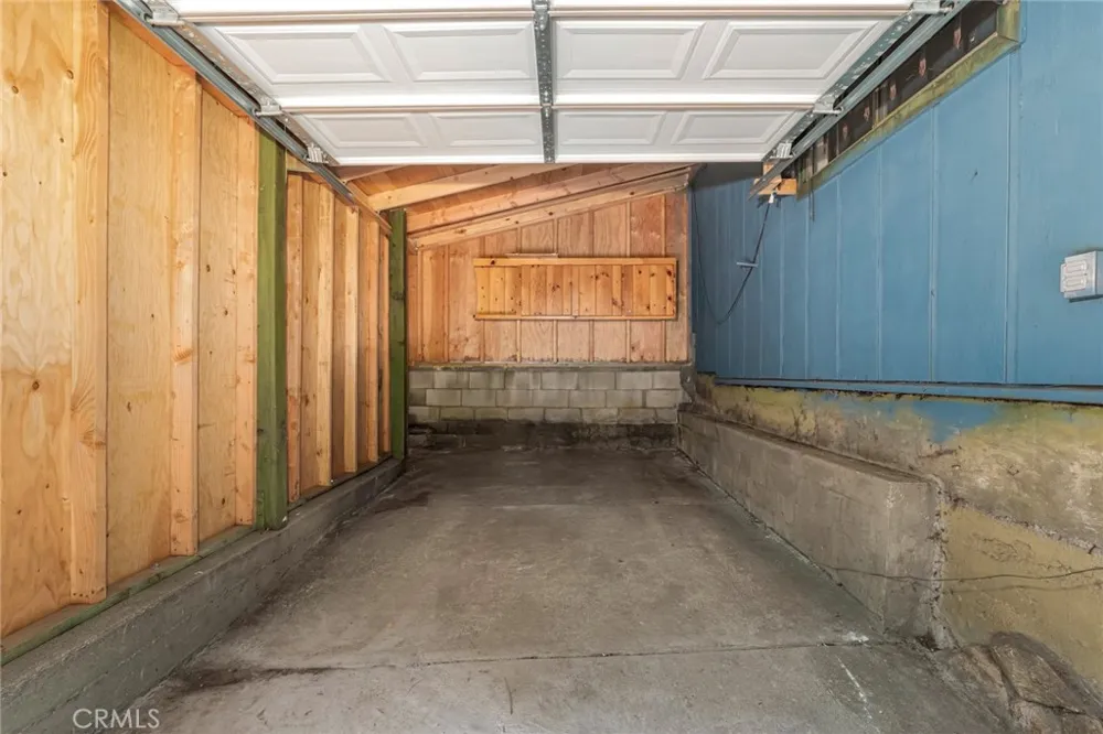771 Woodland Crestline, CA 92325