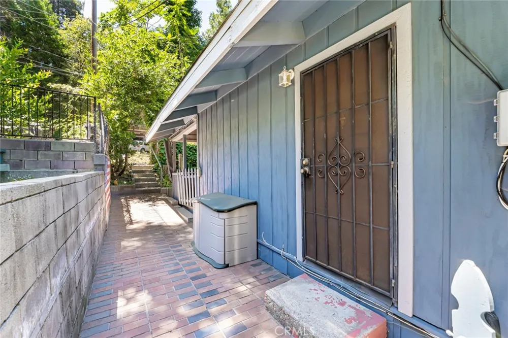 771 Woodland Crestline, CA 92325