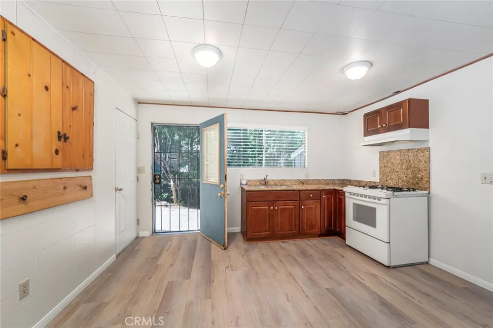 771 Woodland Crestline, CA 92325