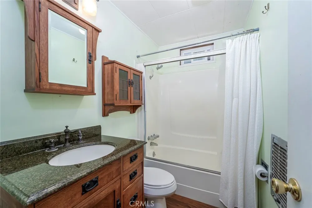 771 Woodland Crestline, CA 92325