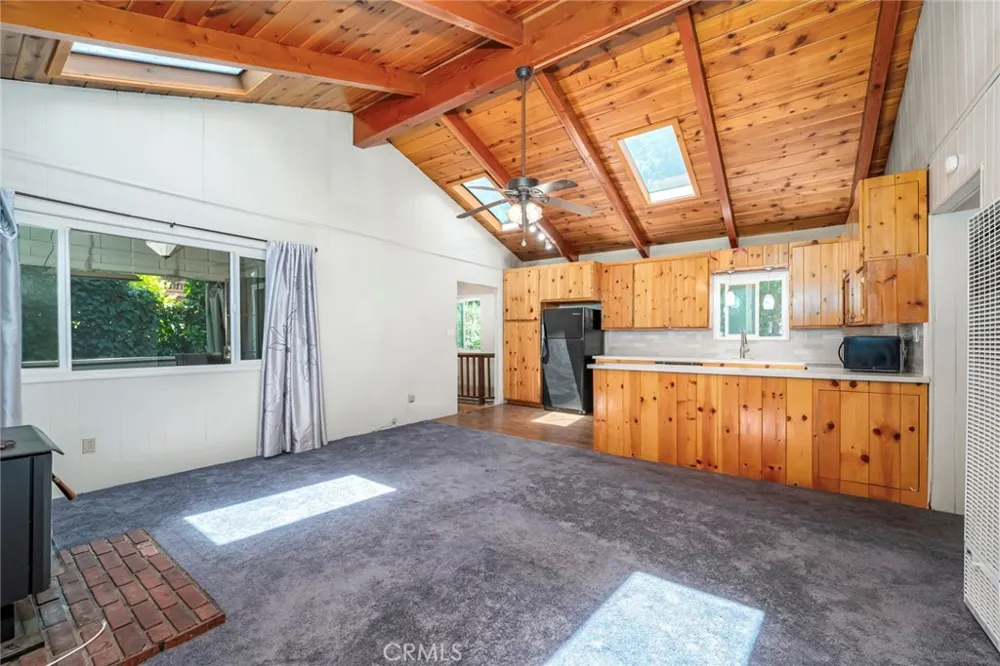 771 Woodland Crestline, CA 92325