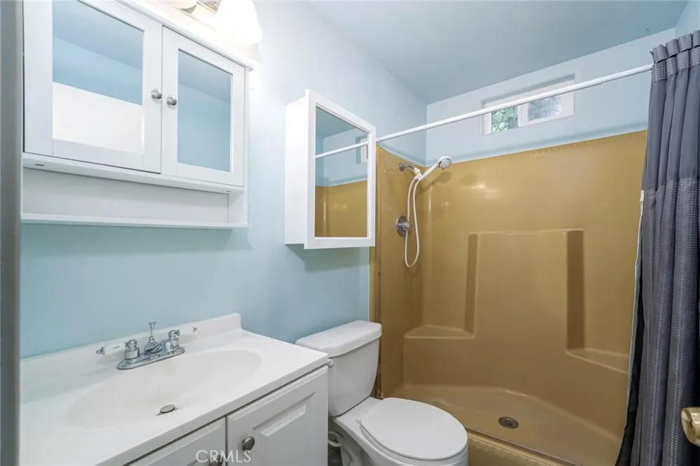 771 Woodland Crestline, CA 92325