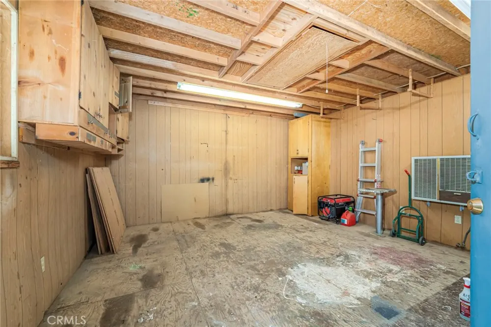 771 Woodland Crestline, CA 92325