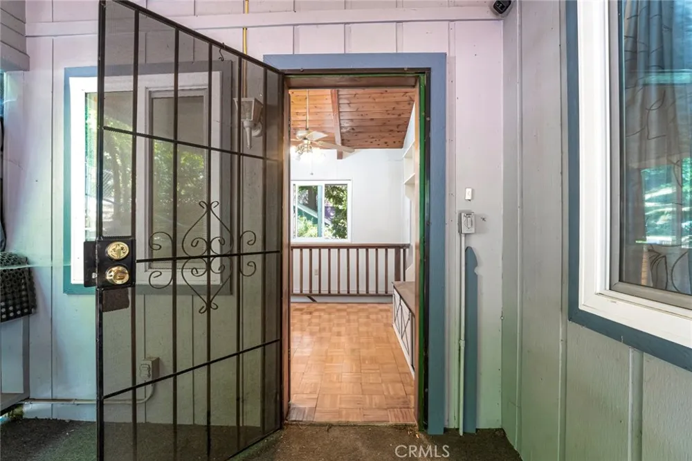 771 Woodland Crestline, CA 92325
